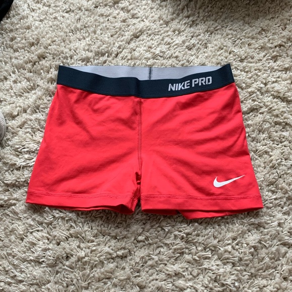 Nike Pants - Nike Pro Short-shorts